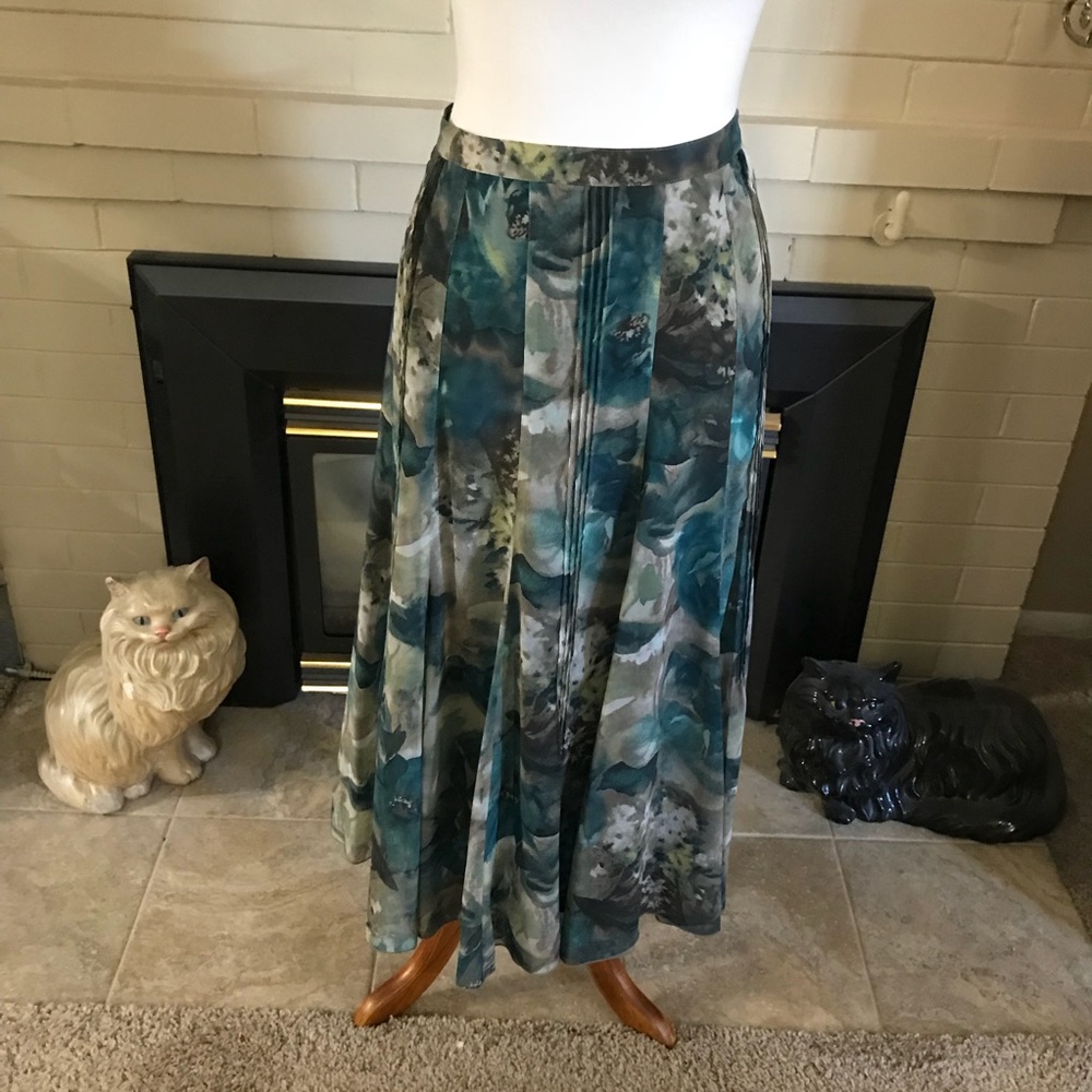 🆕 Jones New York Floral Maxi Skirt.